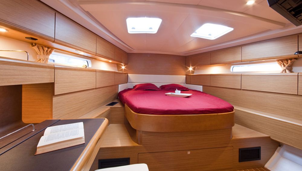 Sally Front 12/09/2009 - Cannes (FRA,06) - Chantier Jeanneau - Sun Oddysey 53***12/09/2009 - Cannes (FRA,06) - Chantier Jeanneau - Sun Oddysey 53